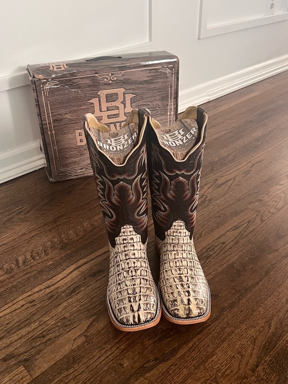 Source Unknown Brown and Cream Exotic-Texture Cowboy Boots